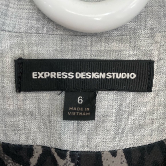 Express Design Studio blazer and trouser suit combo. - Picture 3 of 9